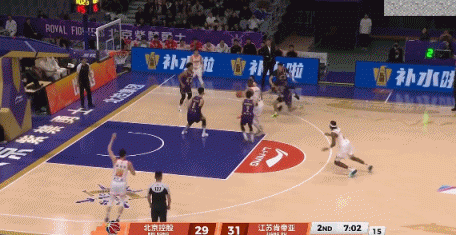 三分神射手！刘正清半场三分3中3射落11分 次节连中两记三分得8分