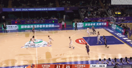 一箭穿心！孟子凯左侧弧顶接尼尔森分球 压哨三分命中