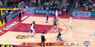 先声夺人！怀特塞德生怼萨林杰 抢板补进为球队拿下首分