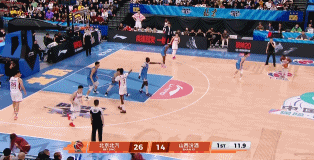 冲击力十足！诺威尔强攻得手 顺势造成马帝昂个人第3犯