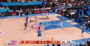 连珠炮！曾凡博外线开火连续三分命中 帮助北京占据场上主动