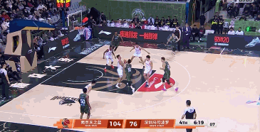 白给的不要？王浩然反击1打0 面对空篮扣飞了