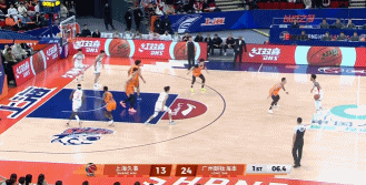 超大空位！张兴亮底角稳稳命中压哨三分球 广州领先上海14分