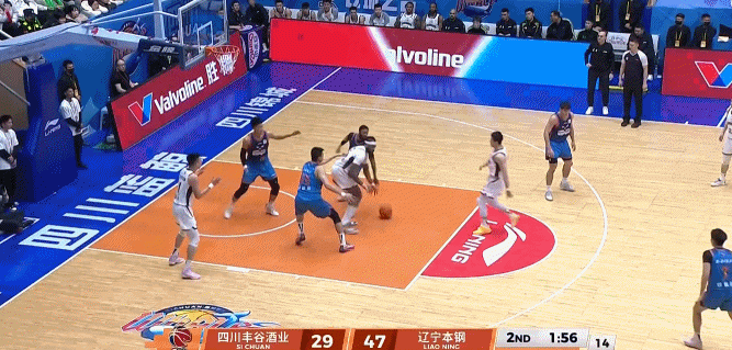 声东击西！莫兰德持球送不看人妙传 付豪接球反篮上进