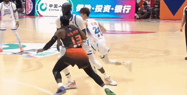 反客为主！戴昊突破抛传助攻法尔站扣 开局3分钟宁波6-0打停山东