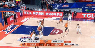 倒反天罡!小将彰华非突破顶开王哲林轻松打进空篮 倒反天罡!小将彰华非突破顶开王哲林轻松打进空篮