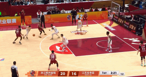 眼疾手快！吴前伸手生断斯塔克斯 随后上篮轻松打进