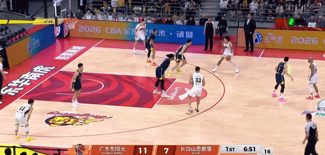 手上都有活！贾昊中距离假投真传助飞威尔逊空接得分