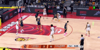 给老东家露一手！曾繁日突破妙传贾昊上篮得分