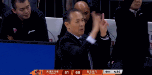 大家加把劲儿啊！许利民指导场边焦急示意战术 大声呼喊指挥