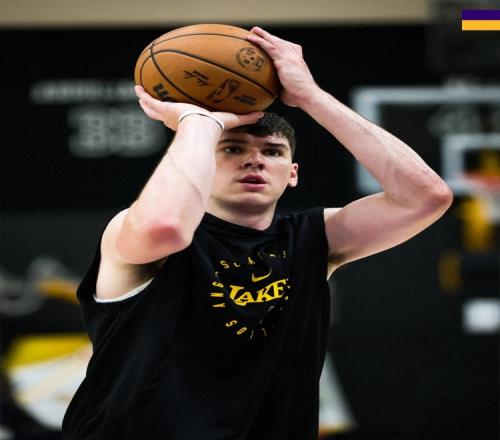 白人射手湖人官推晒拉拉维亚训练照：杰克在训练馆