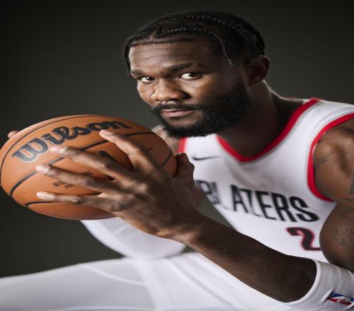 美记：湖人得艾顿后仍想补前场目标还是熟悉且从无进展的老几位