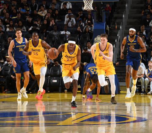 身高188臂展201DJ斯图尔特湖人首秀10中7高效取下20分6助