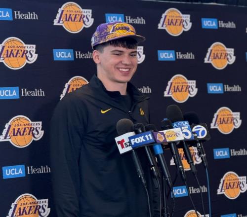 拉拉维亚：我爸爸是魔术师的忠实粉丝听到我来湖人他几乎要哭了