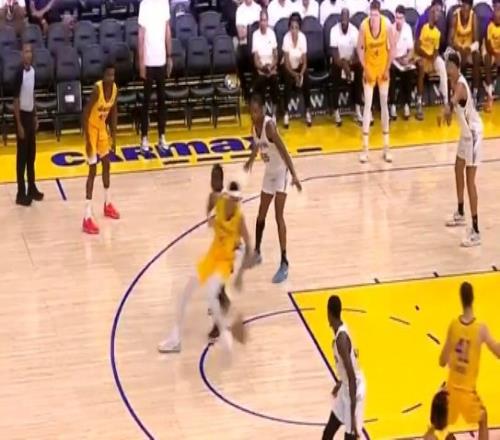 动如脱兔！贝兹利弧顶持球单打转身直杀篮下起飞滑翔双手暴扣