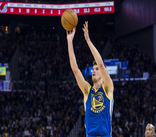 队记：波斯特不会为勇士出战夏季联赛但可能跟随球队训练