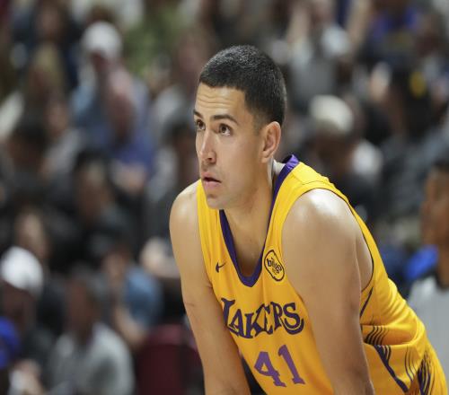 高炮台！斯威德17中8砍全场最高21分10板三分9中4