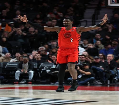 艾顿买断将成自由球员！记者：湖凯勇鹿蜂刺骑费都可能是潜在下家