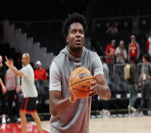 名记：卡佩拉3年2150万先签后换回火箭老鹰得到次轮互换权+现金