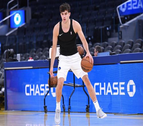 还得练!阿姆斯特朗7中2拿5分7助2断出现7犯规&正负值33... 还得练!阿姆斯特朗7中2拿5分7助2断出现7犯规&正负值33...