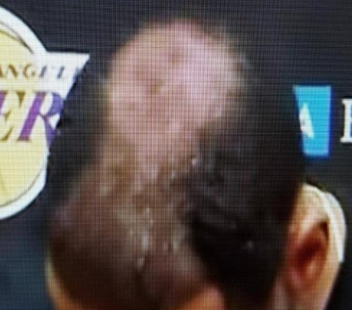 猜猜是谁梗图自媒体晒照：我们这个时代最出色的两名球员