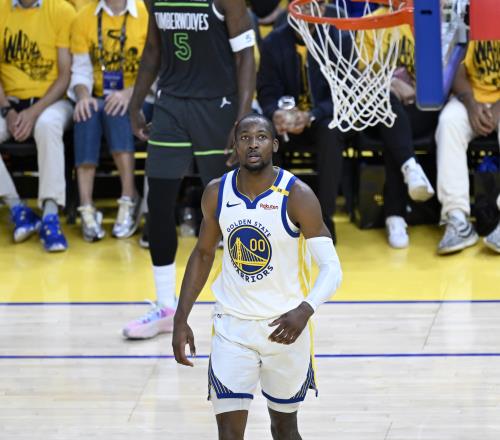 22岁！场均15.3分记者：库明加想要一份均薪超过3000万的合同