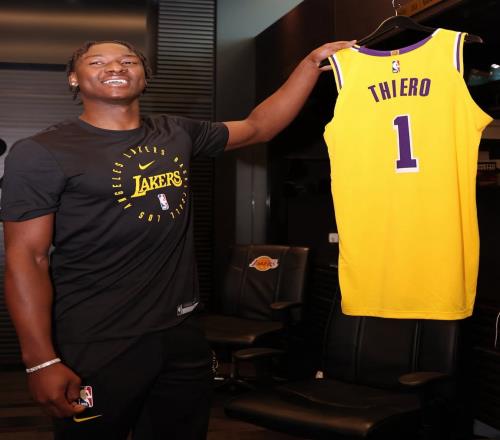 湖人与36号秀阿杜蒂耶罗3年595万签约前2年完全保障&含球队选项