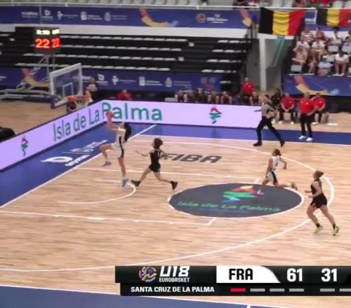 震惊解说！U18女篮欧锦赛1米94的法国18岁小将双手炸扣！