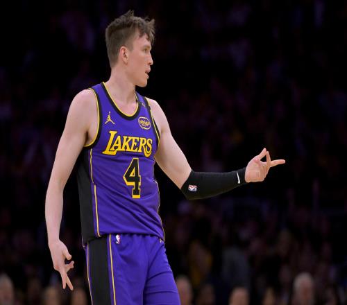 毫无状态！克内克特7中2仅拿4分出现4失误三分3中0