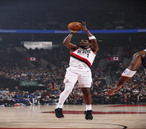 官宣了开拓者和中锋艾顿达成买断协议18年状元郎花落谁家