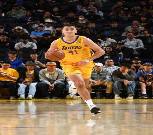 外线神准！斯威德6记三分球砍下24分8篮板1抢断