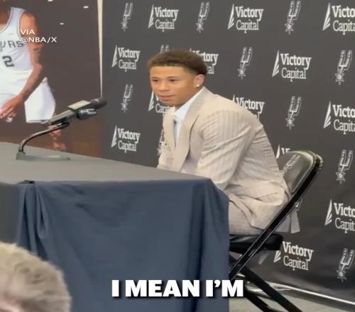 特殊技能!因祖父母是聋哑人卡特布莱恩特自幼学习手语 特殊技能!因祖父母是聋哑人卡特布莱恩特自幼学习手语