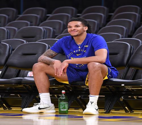 填满数据栏！56号秀理查德9中5拿到12分4板3助3断1帽