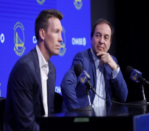 来人上少帅图邓利维：选秀时我劝拉科布去楼下看比赛