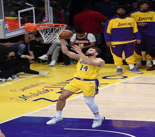 湖记：湖人看好克莱伯作为空间型内线的价值能为他能丰富轮换