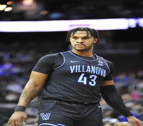 队记：狄克逊不会为湖人出战夏联&正处理脚伤他的双向合同还没签