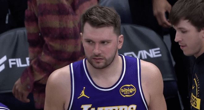 东契奇45+11+14湖人逆转爵士 勒布朗28+7+10乔治34+8