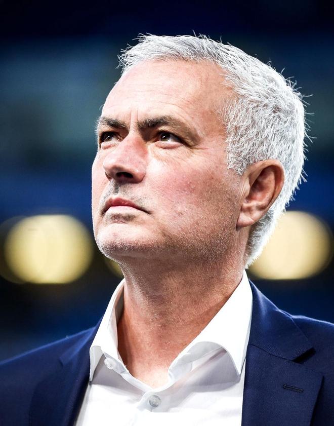 穆里尼奥葡超16场不败！本菲卡4-0大胜，霸锋戴帽，争冠依旧残酷