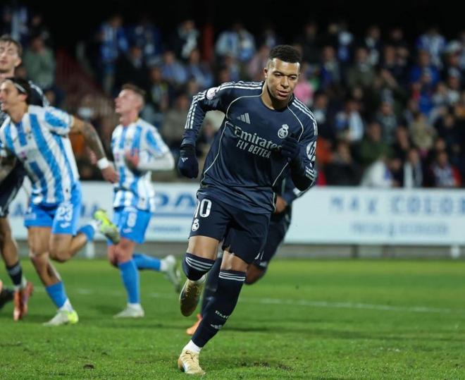 足壇一夜動態(tài)：巴黎6冠王比肩巴薩拜仁，曼城6連勝，皇馬贏球丟人