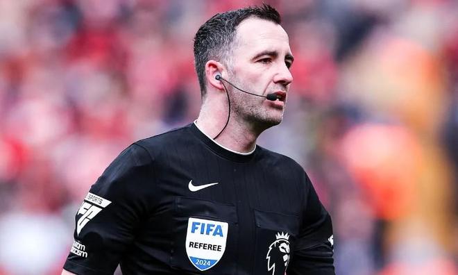 官方：英格兰裁判卡瓦纳执法欧冠第7轮布拉格斯拉维亚vs巴萨
