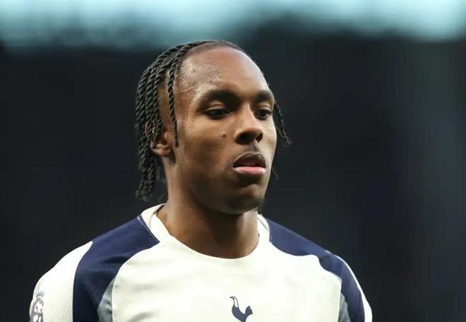 记者：特尔对热刺第二次将他排除在欧冠名单之外感到非常惊讶