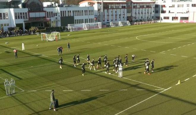 拜仁开展欧冠赛前公开训练，斯塔尼希奇、莱默尔、博埃缺席