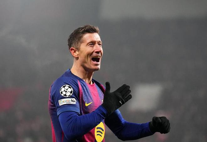 悲喜夜：凯恩失点拜仁晋级，利物浦3-0马赛，莱万超C罗冲梅西神迹