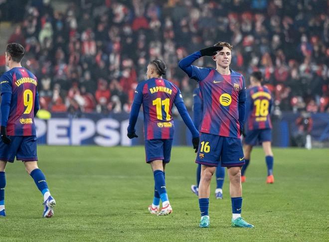 4:2！莱万另类双响，巴萨2记世界波，拒绝爆冷逆转跻进欧冠前八