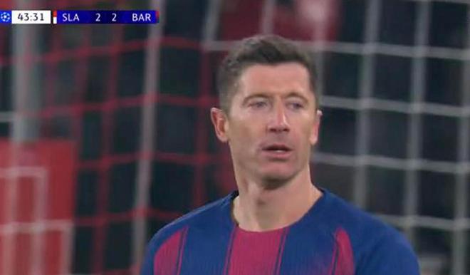 进错门了，进了105球的莱万欧冠生涯首次打入乌龙球