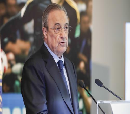 皇马备战世俱杯首战，弗洛伦蒂诺到训练场观看球员训练