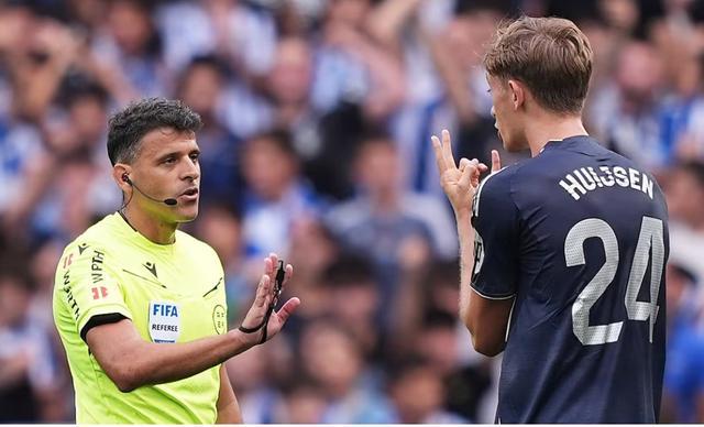 希尔-曼萨诺将执法皇马和毕包比赛，此前罚下赫伊森曾引争议
