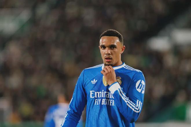 5个月2次重伤：阿诺德的皇马156分钟噩梦，数据揭示3大伤病因