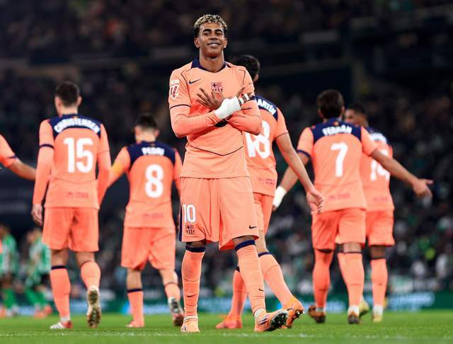 5-3！费兰戴帽，效率完胜皇马超巨，亚马尔连场破门，巴萨6连胜