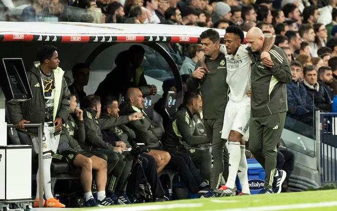 皇马后卫伤6个停2个,下轮西甲或只有2名正印一线队后卫可用 皇马后卫伤6个停2个,下轮西甲或只有2名正印一线队后卫可用